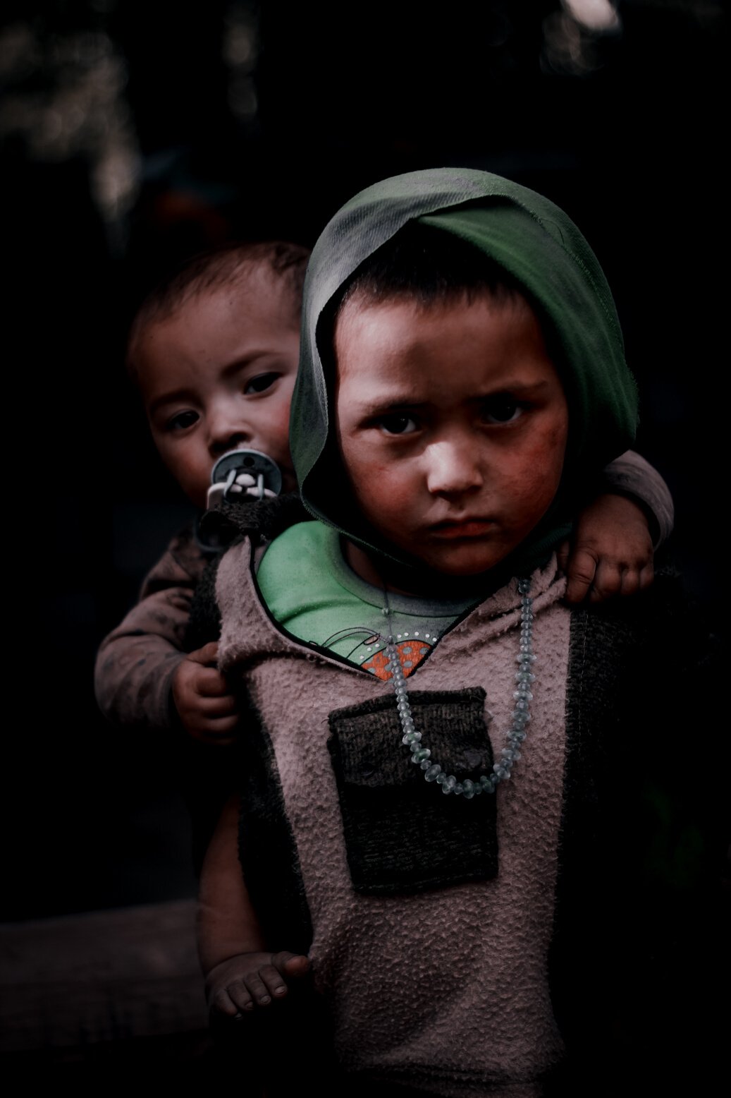 Selective Focus of Two Children